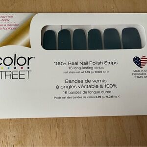 Color Street Nail Polish Strips in “Aquatic Behavior”